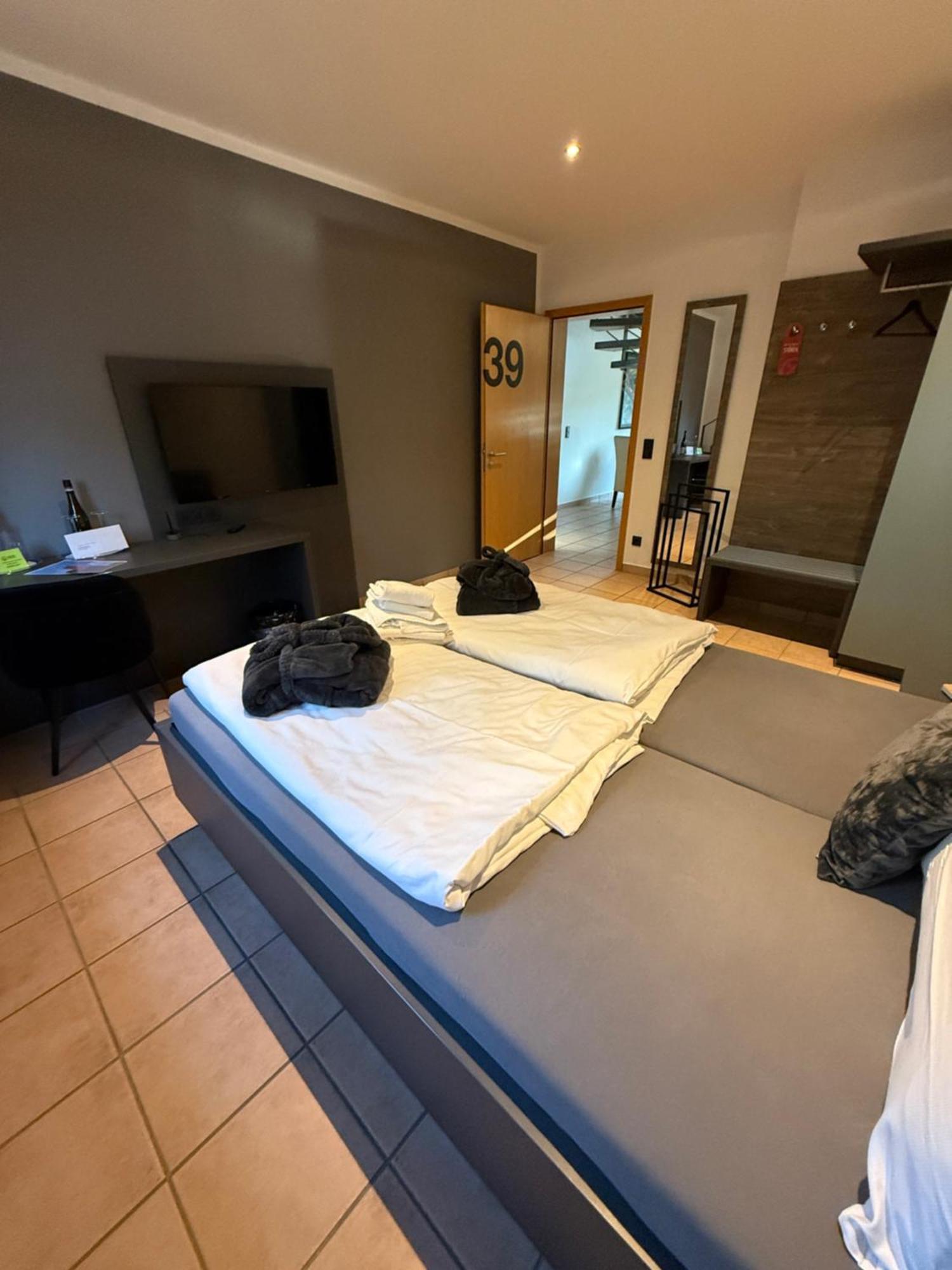 HoTel Ahrbergen ภายนอก รูปภาพ