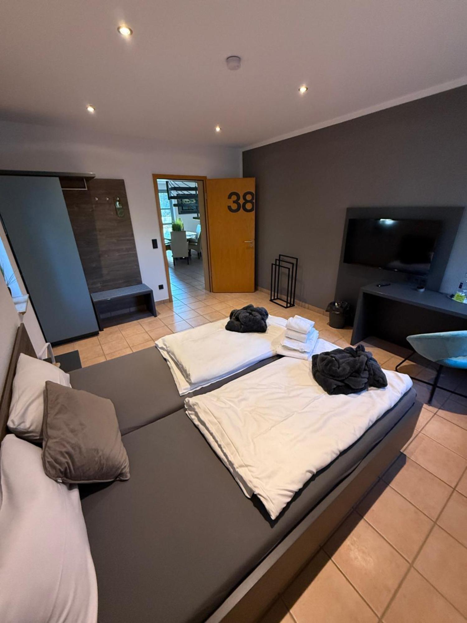 HoTel Ahrbergen ภายนอก รูปภาพ